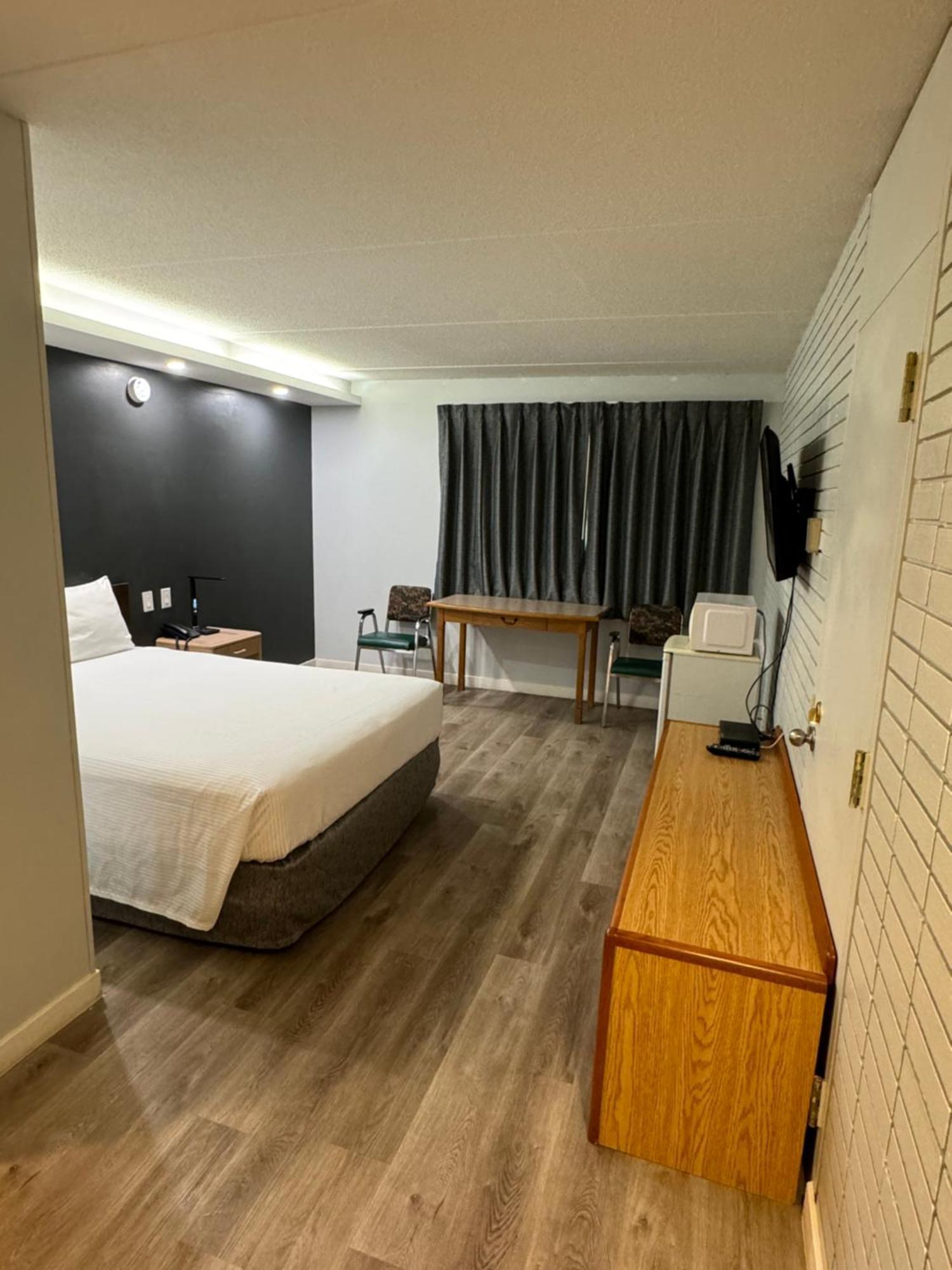 Travelodge By Wyndham Winnipeg Airport Extérieur photo