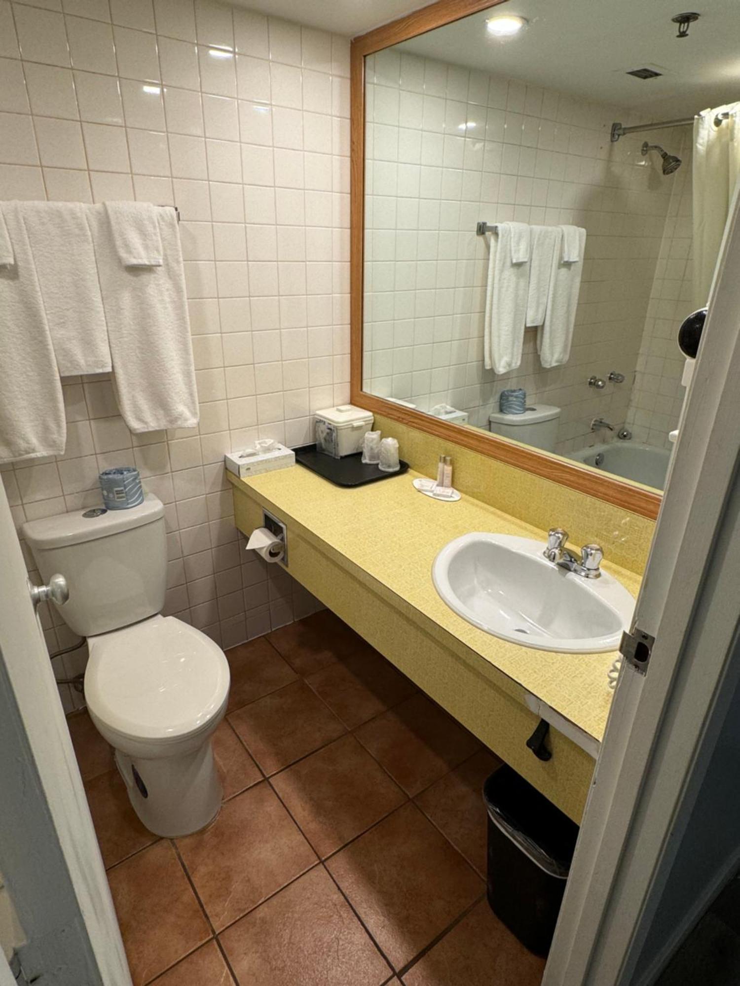 Travelodge By Wyndham Winnipeg Airport Extérieur photo