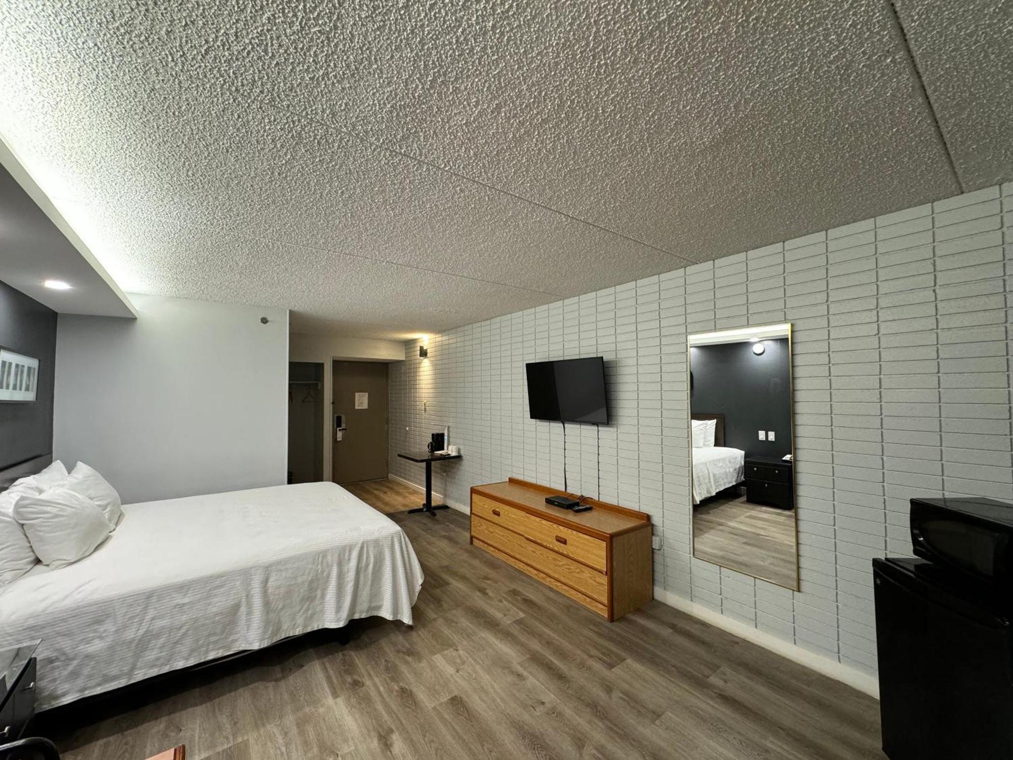 Travelodge By Wyndham Winnipeg Airport Extérieur photo